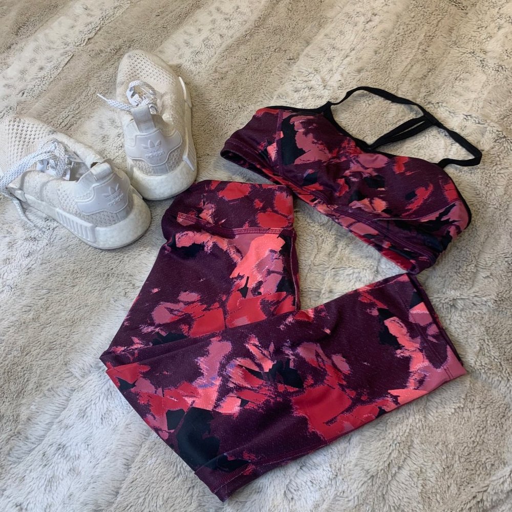 Beyond Yoga abstract print capri legging. M